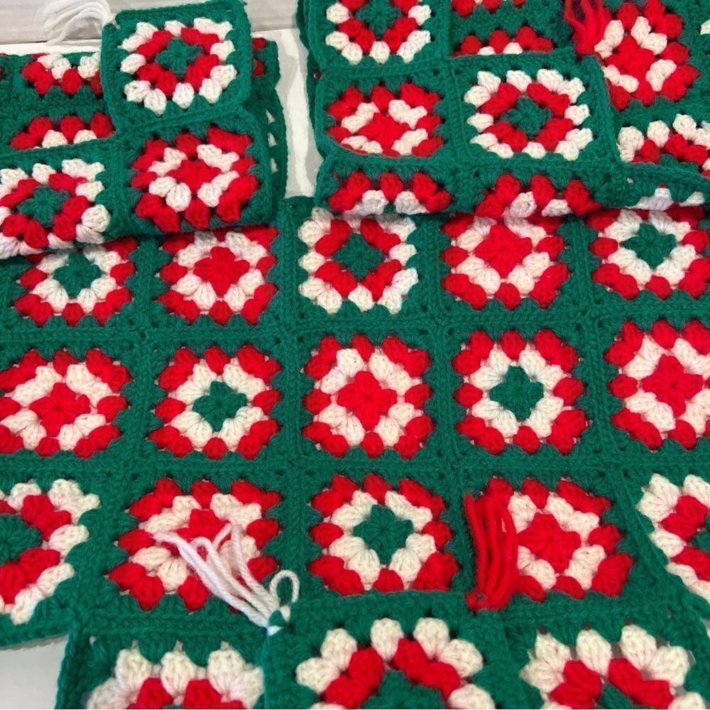 Vintage Crochet Hand made Christmas Tree Skirt & Doll Potholder